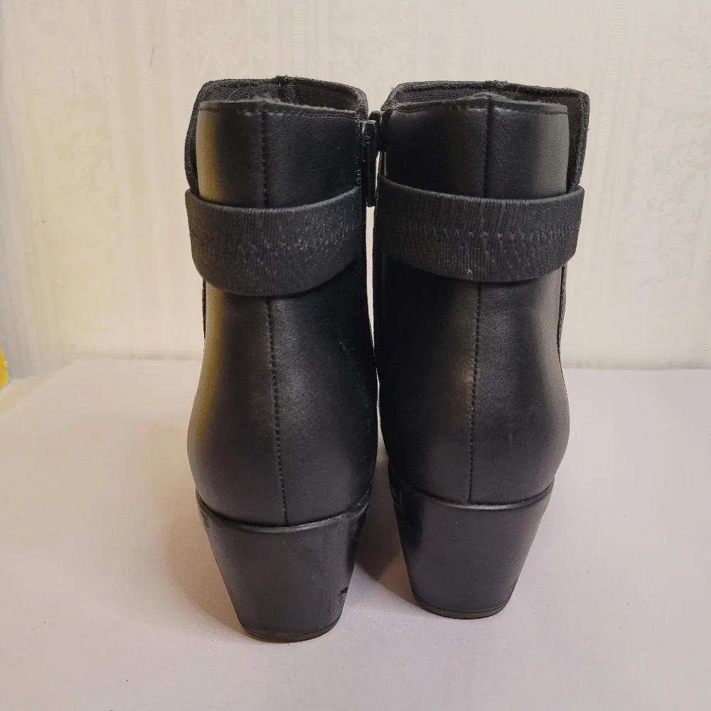 Clarks Emily Holly Black Leather Ankle Boots Women's Size 8 Side Zip Classic